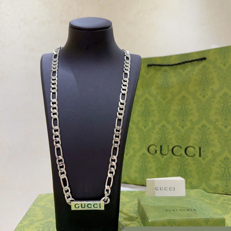 G*u*i necklaces